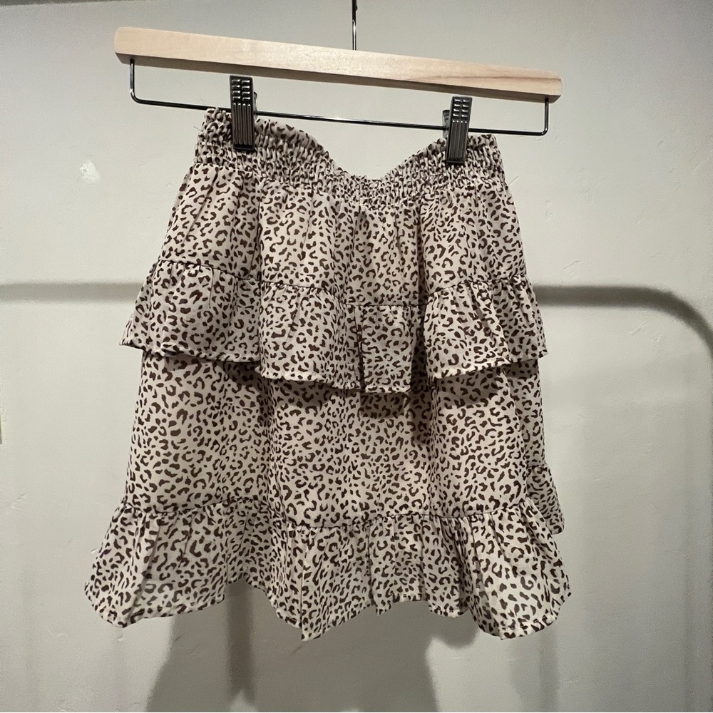 Short cheetah print skirt